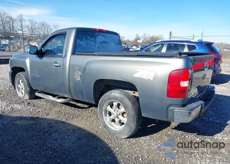 2011 Chevrolet Silverado 1500 Work Truck z USA, uszkodzony, nr VIN 1GCNKPE03BZ149499